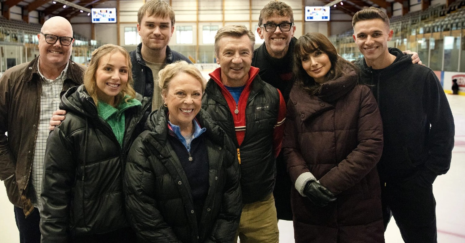 Torvill and Dean appear in Emmerdale and pose alongside some of the cast
