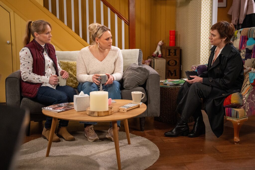 Tracy and Vanessa are suspicious over Cain in Emmerdale
