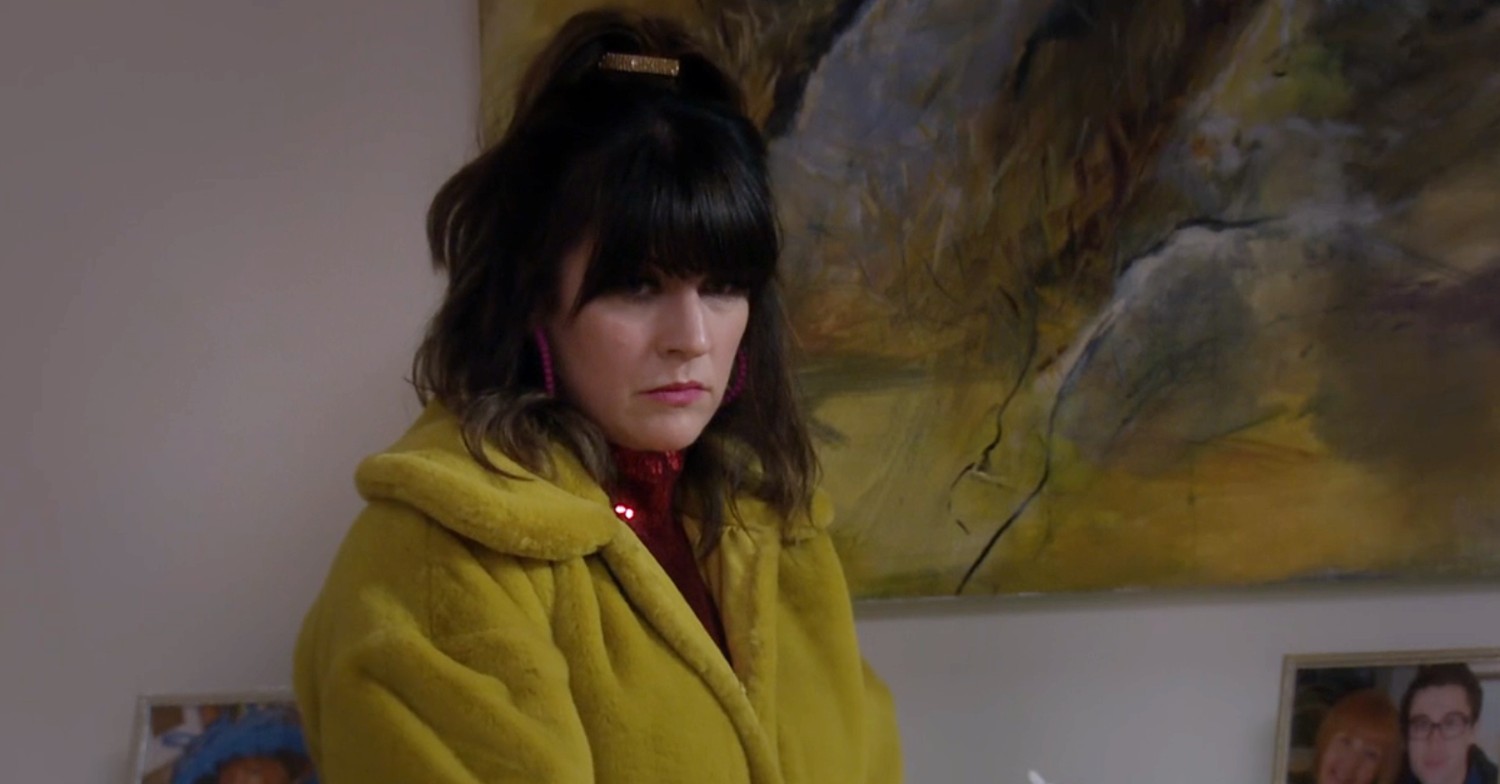 Kerry looks shifty on Emmerdale