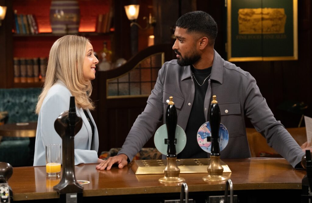 Belle and Kammy have a flirty chat in the pub