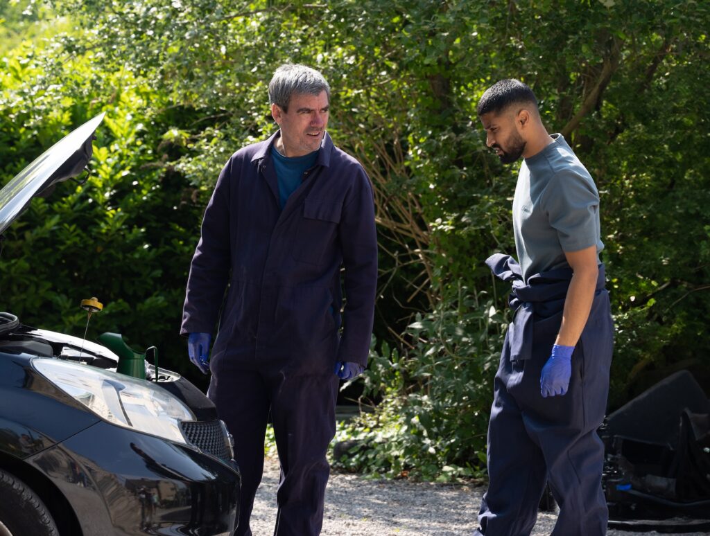 Cain warns Kammy off Belle in Emmerdale