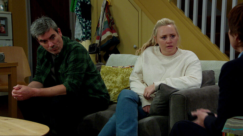 Emmerdale's Cain and Tracy on the sofa