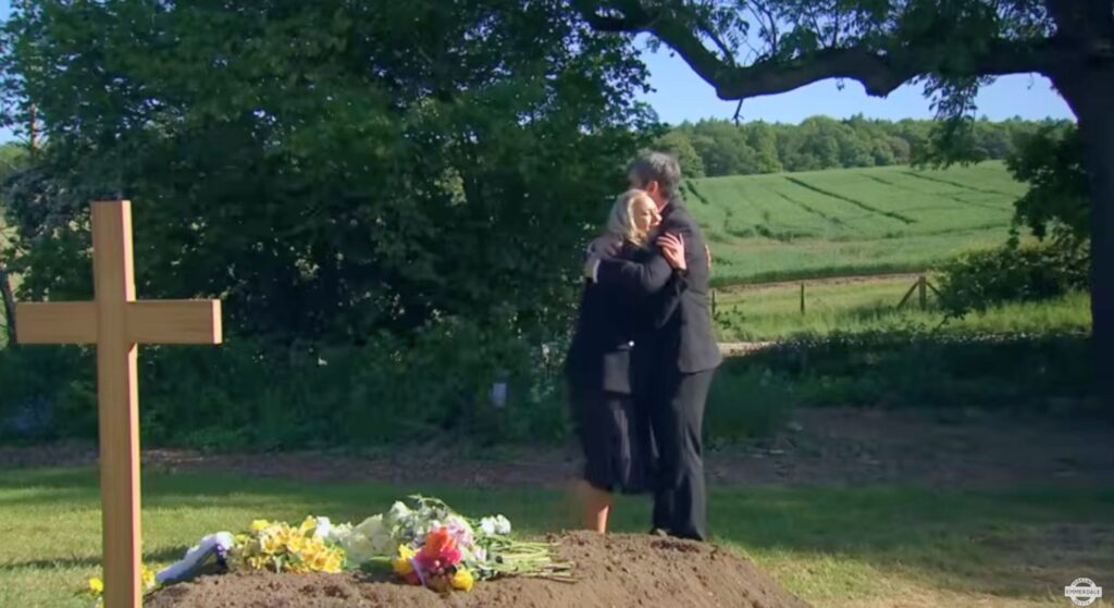 Tracy and Cain hugged and made up, which could be bad news for John (Credit: ITV)