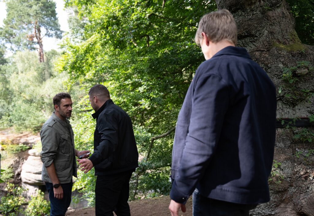 Robert finds Aaron and John on the edge of the gorge