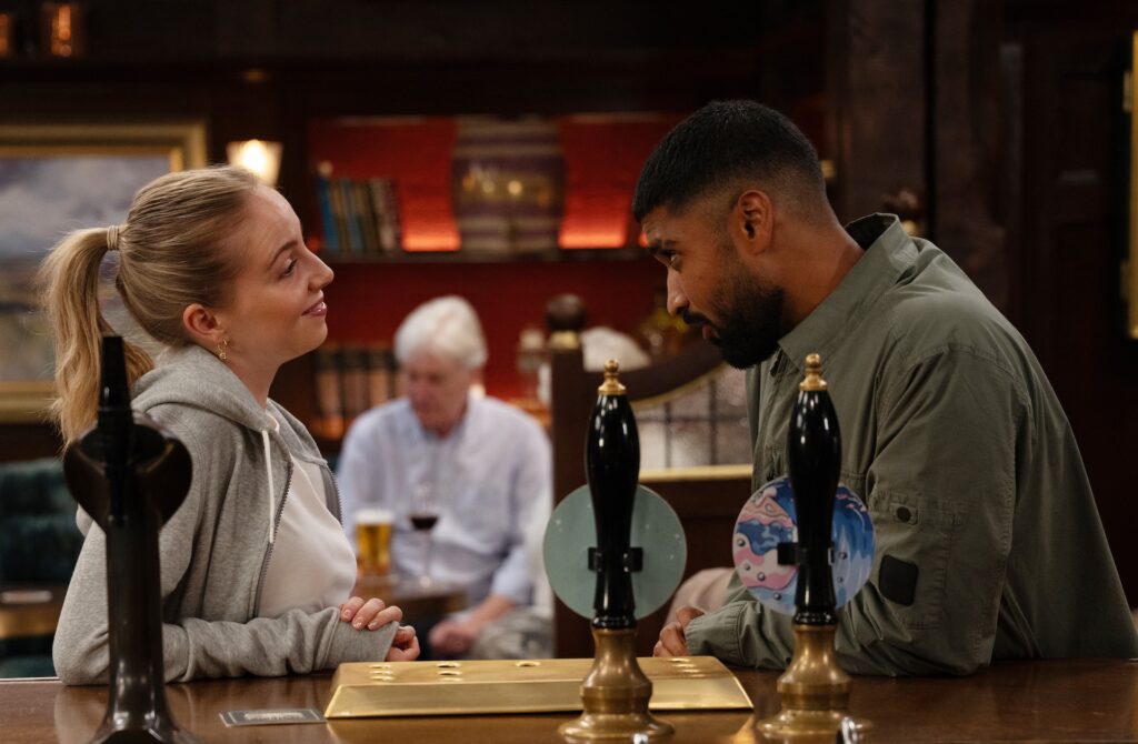 Belle and Kammy make plans for a second date in Emmerdale
