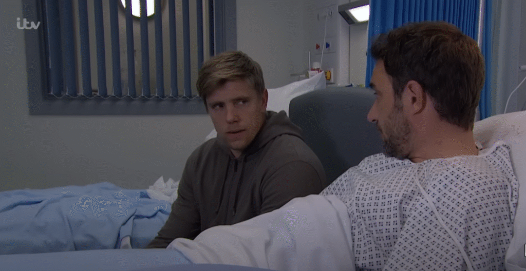 Robert apologising to John in Emmerdale