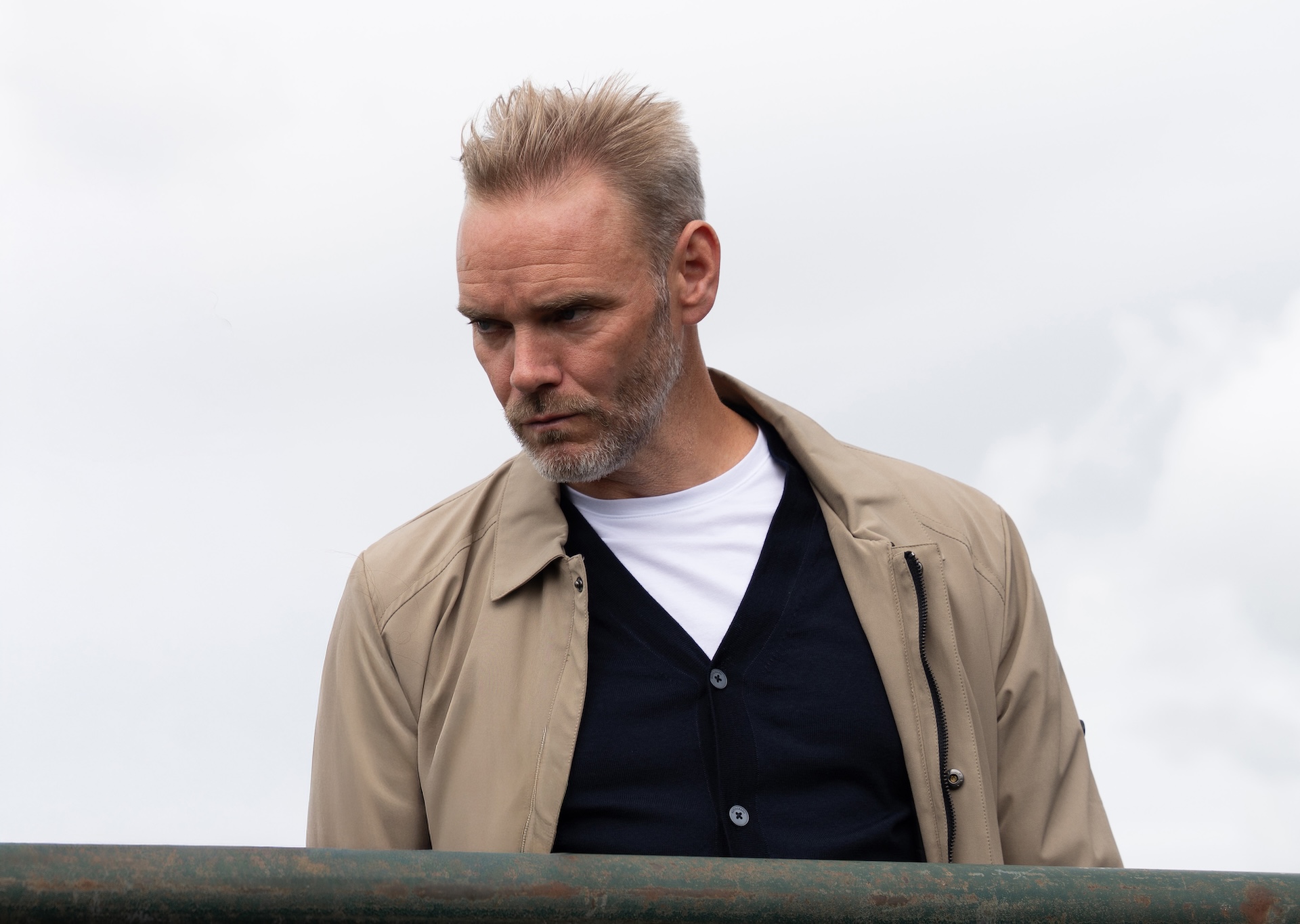 Ray looks menacing in Emmerdale