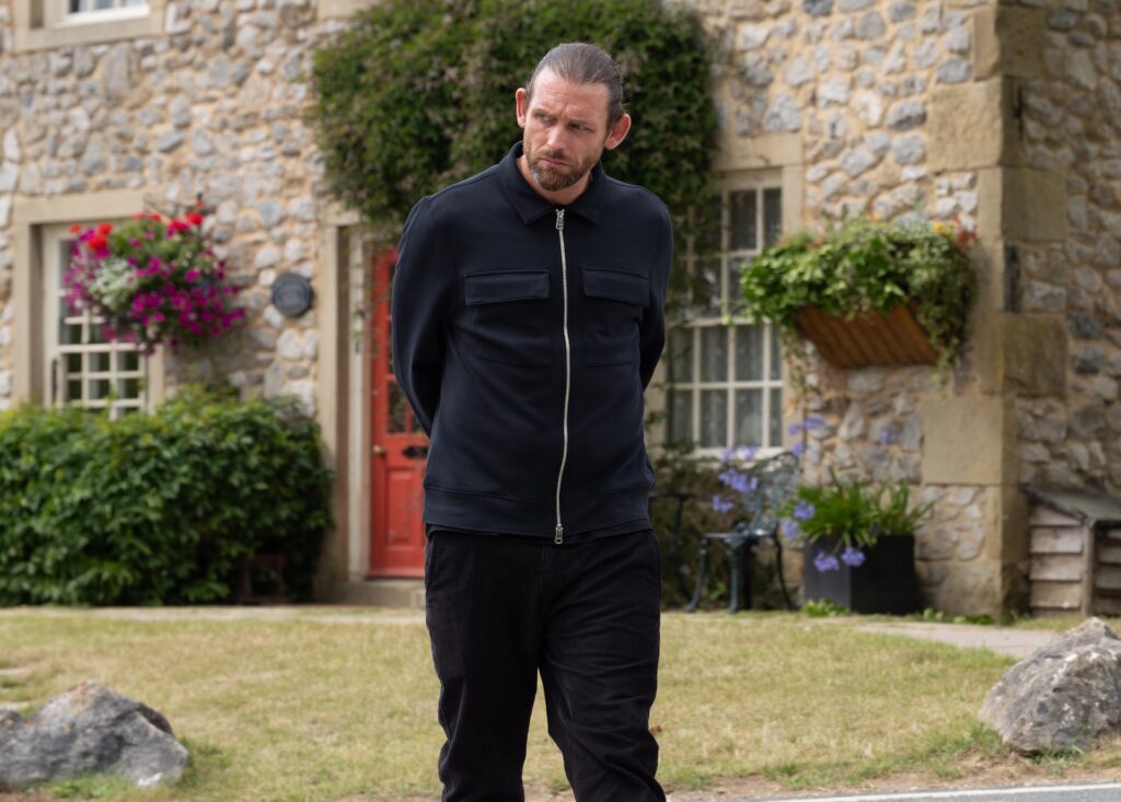 Kev arrives in Emmerdale village