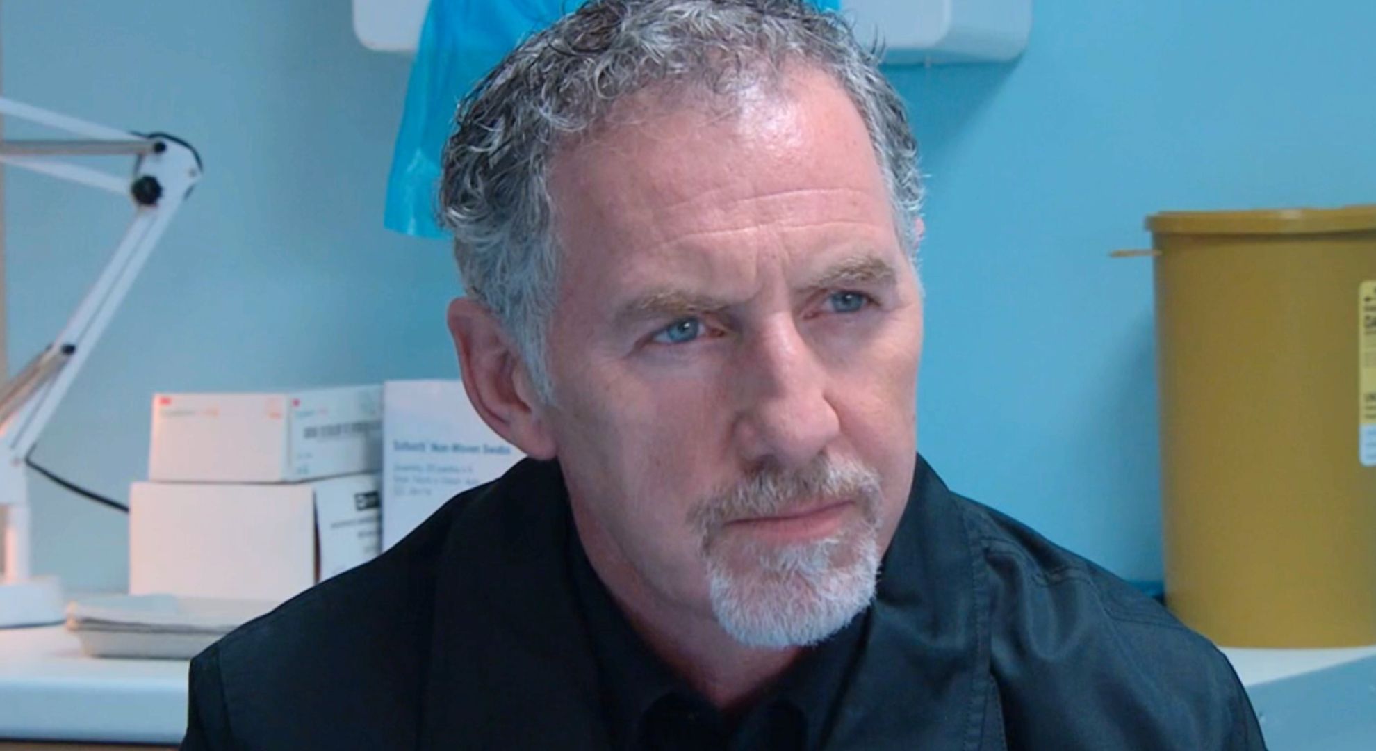 Who plays the detective investigating the cliff plunge? Actor Frank Laverty has appeared in Emmerdale before!