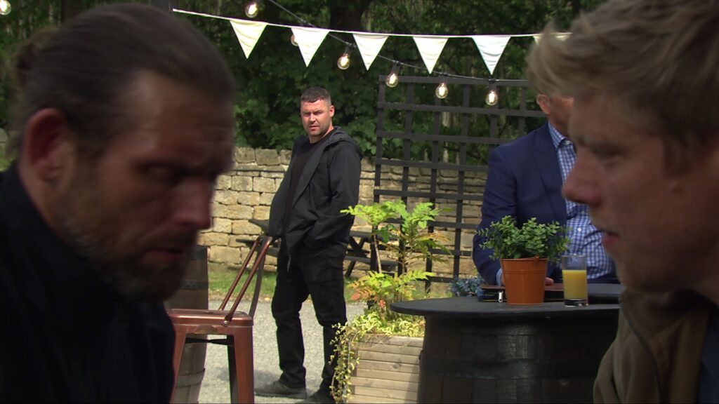 Aaron sees Robert and Kev kiss