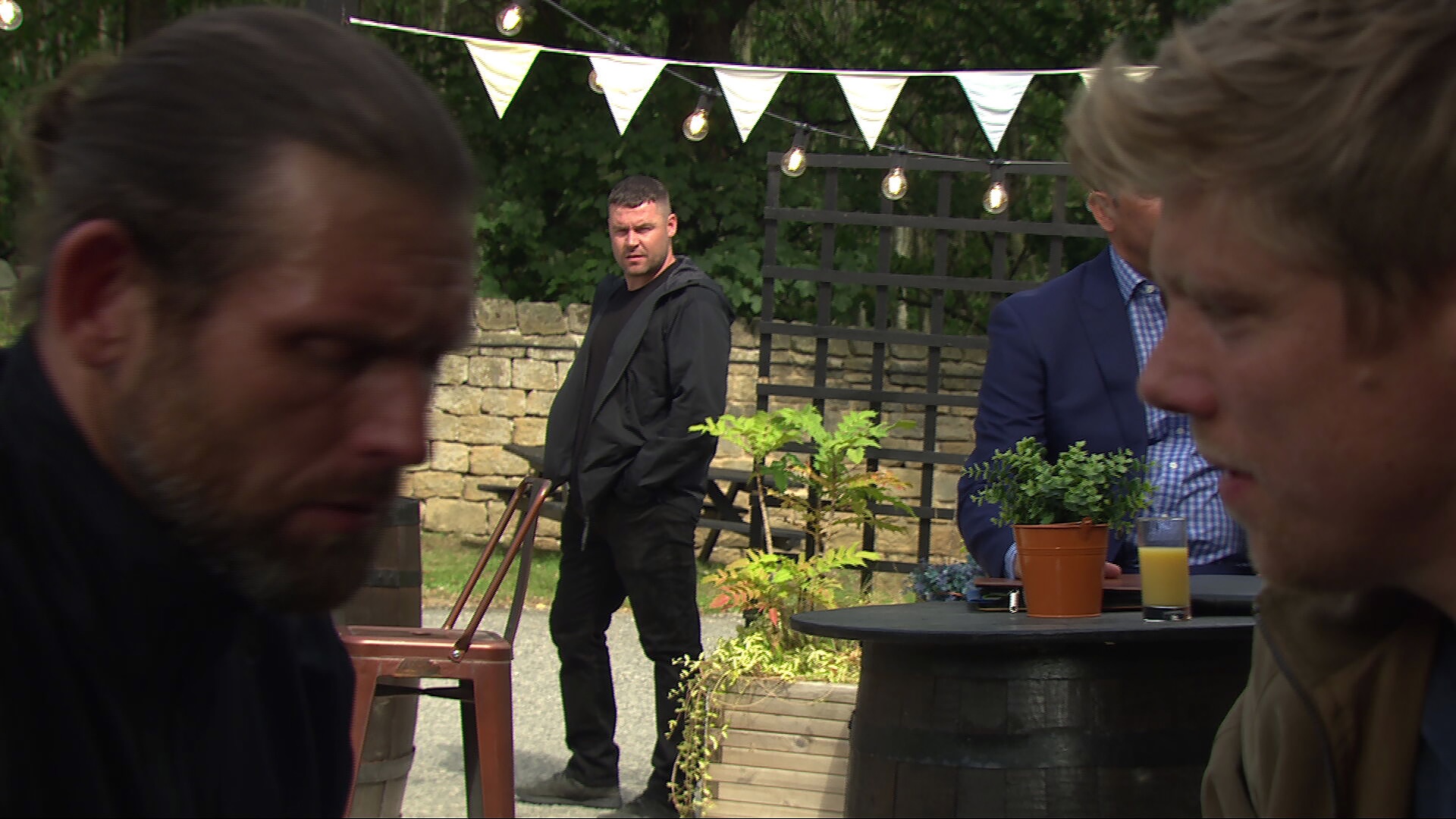 Aaron sees Robert and Kev kiss