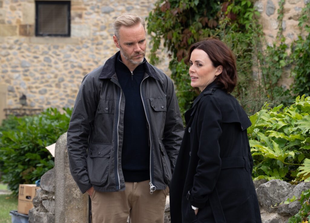 DS Carter wants a word with Ray in Emmerdale