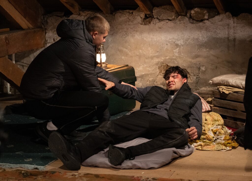 Dylan returns to check on Robbie