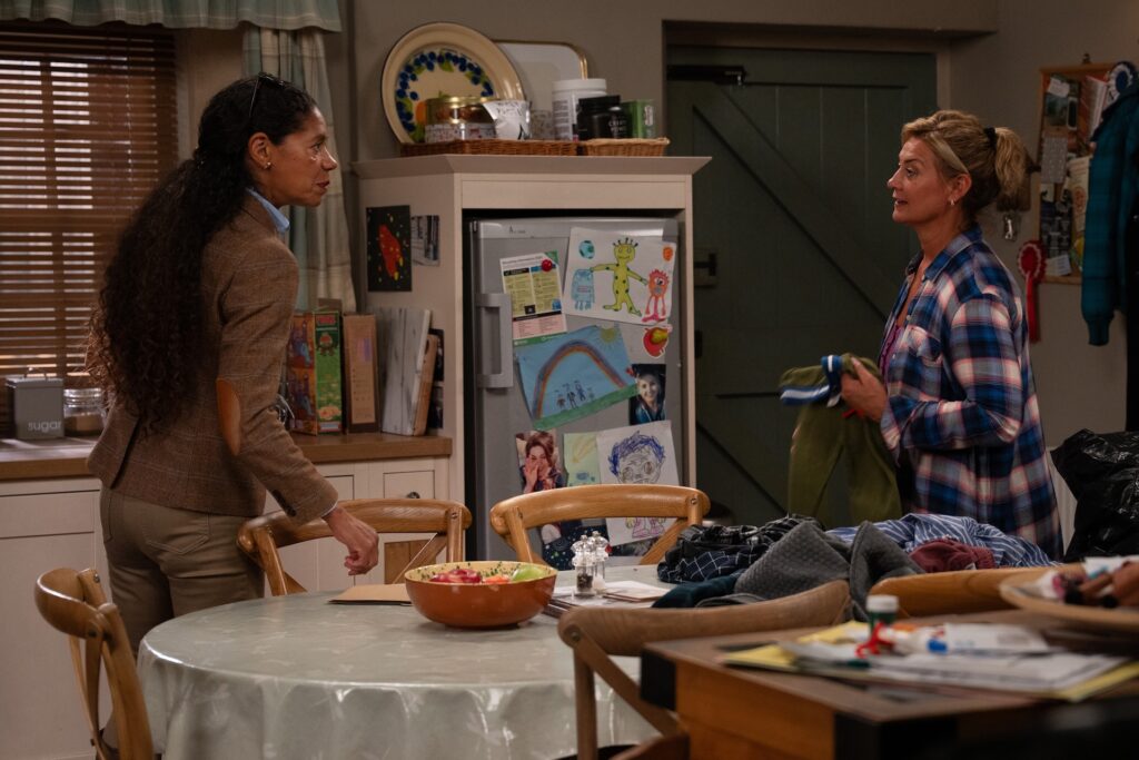 Moira gets conned into another contract by Celia