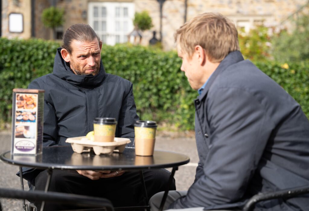 Robert speaks to Kev in Emmerdale