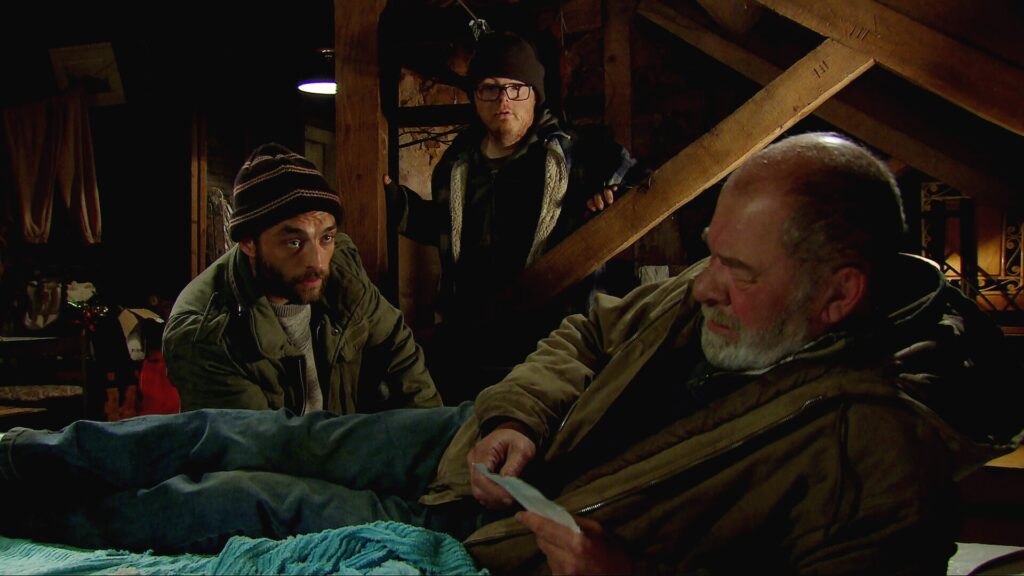 Mick and Simo try to persuade Bear to run