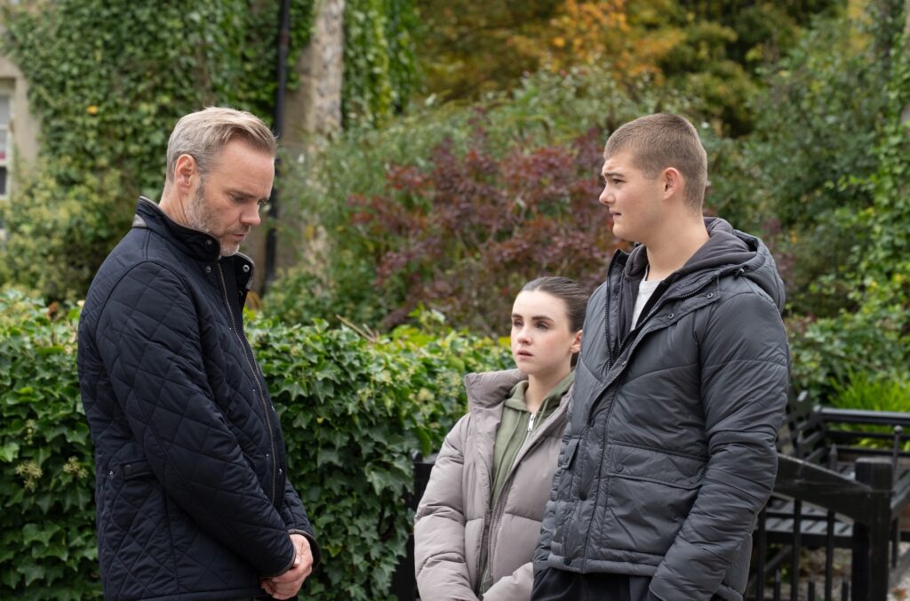 Ray confronts Dylan and April in Emmerdale