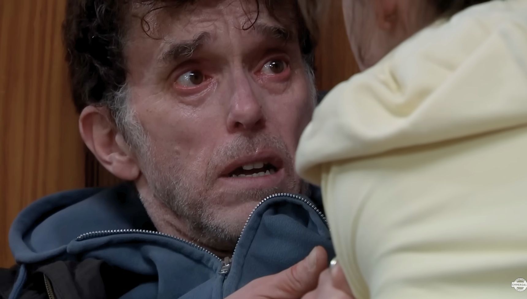 Marlon died in April's arms in Emmerdale tonight (Credit: ITV)