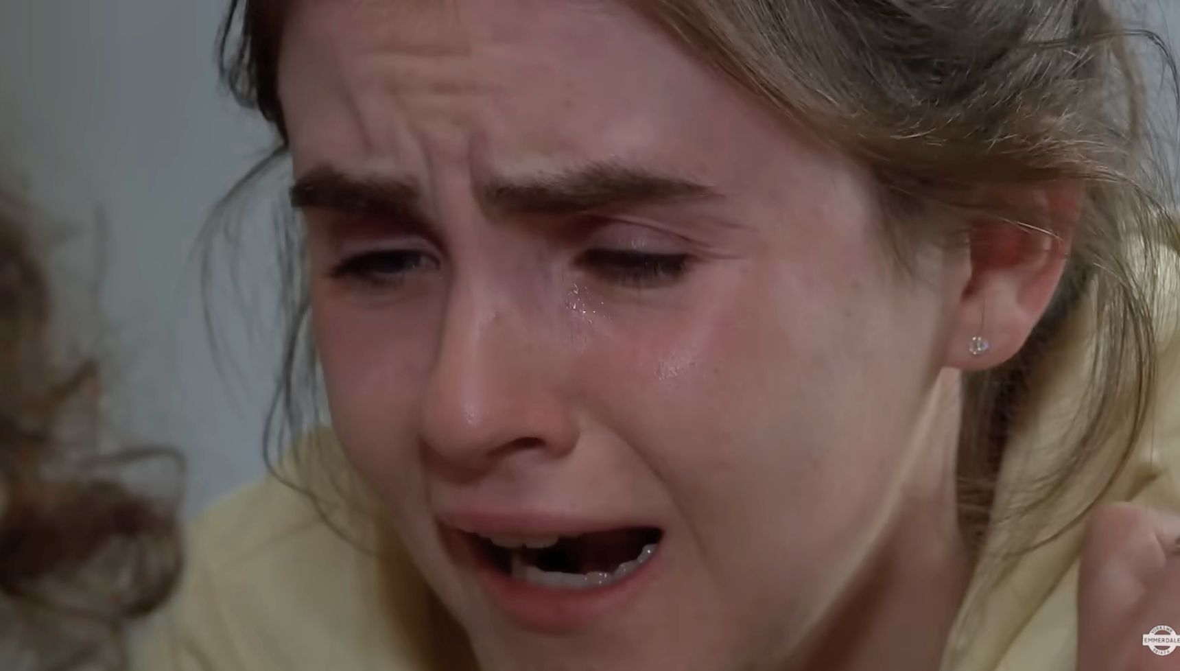Heartbroken April sobbed over her dad's body (Credit: ITV)
