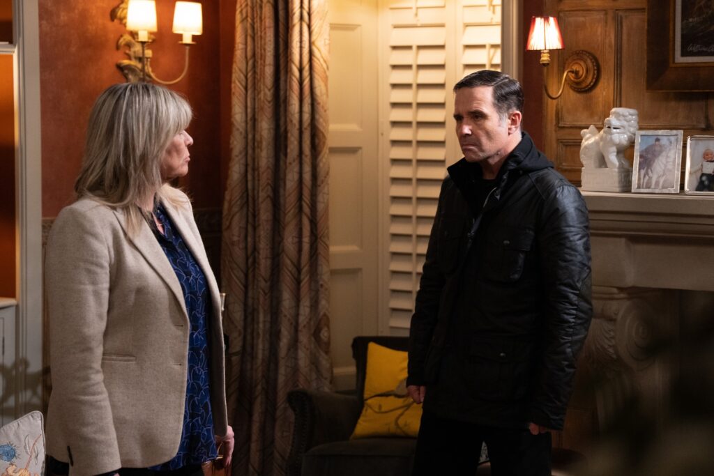 Graham reveals himself to be alive to Kim and Joe