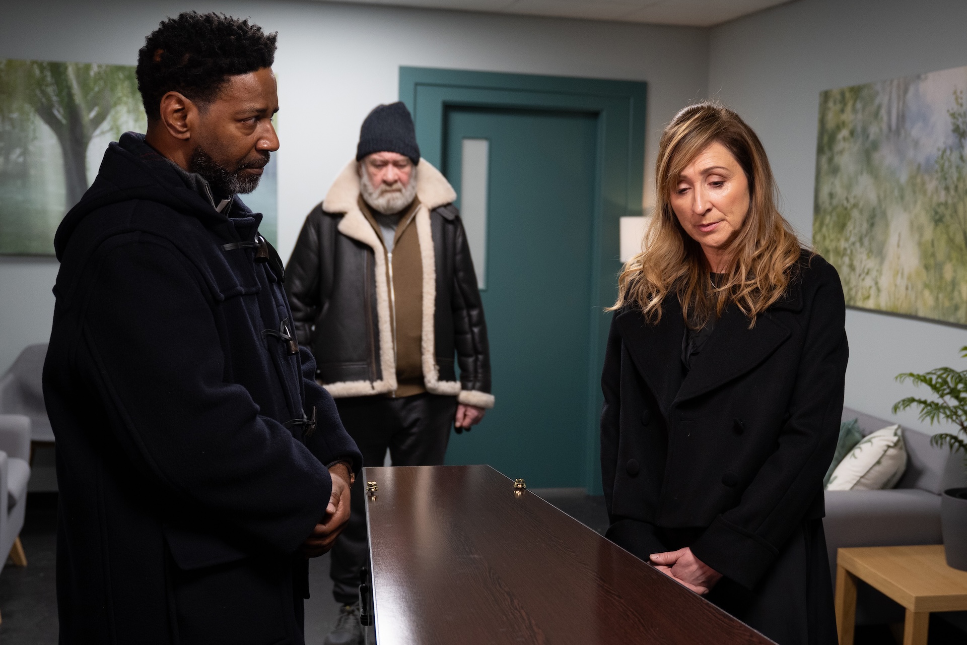 Laurel doesn't want Ray buried alone (Credit: ITV)