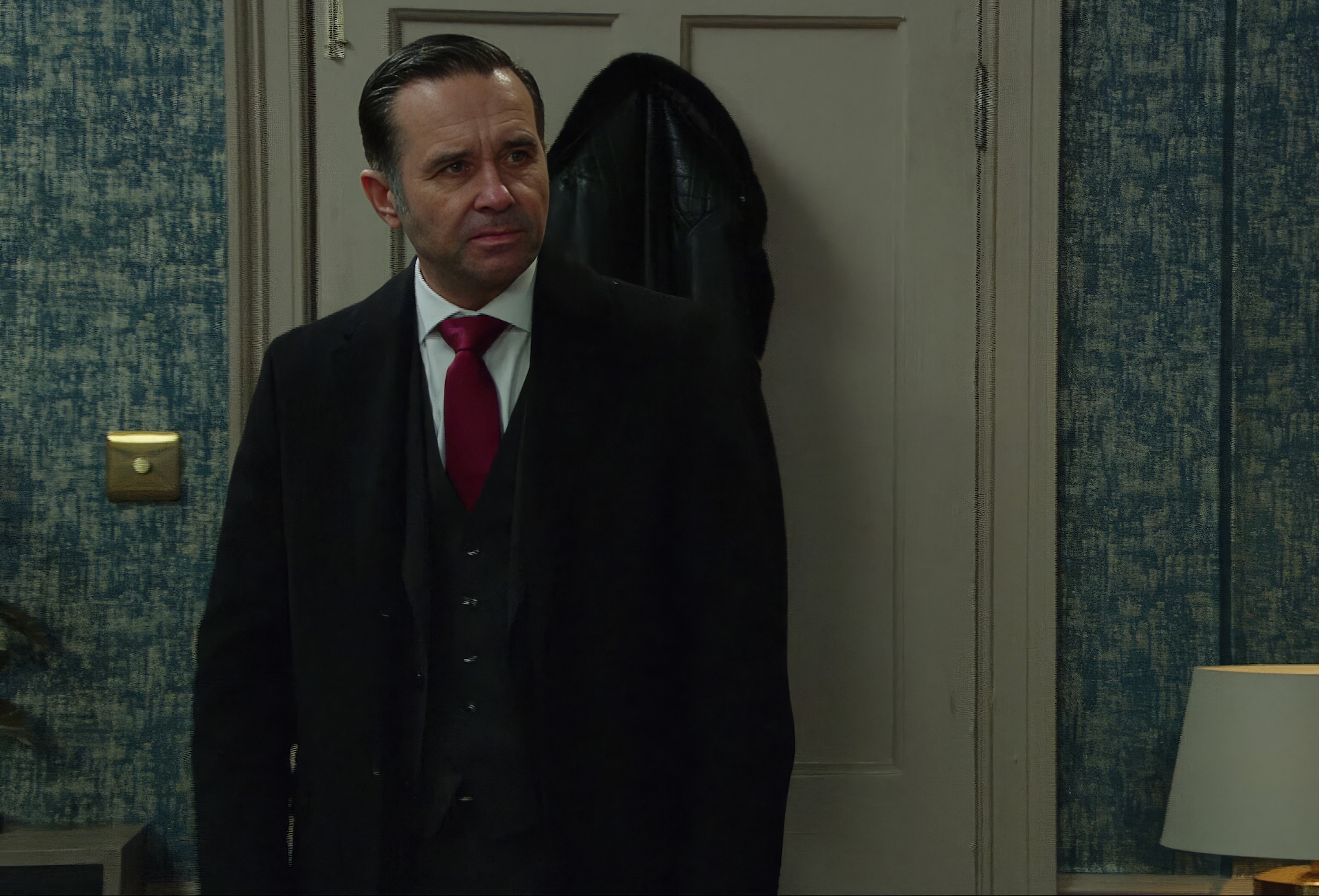 Graham's Mr Nice guy act is suspicious so did he poison Kim in Emmerdale (Credit: ITV)