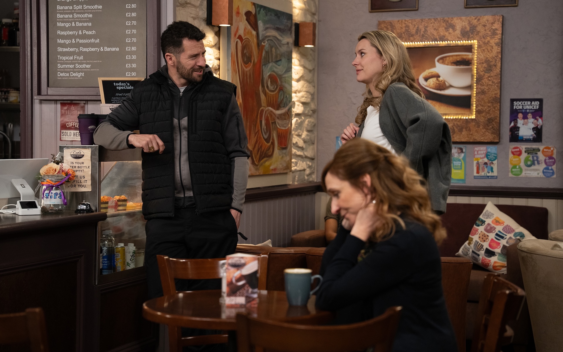 Ross tells Dawn he's not into Gabby and make sure Laurel hears in Emmerdale (Credit: ITV)