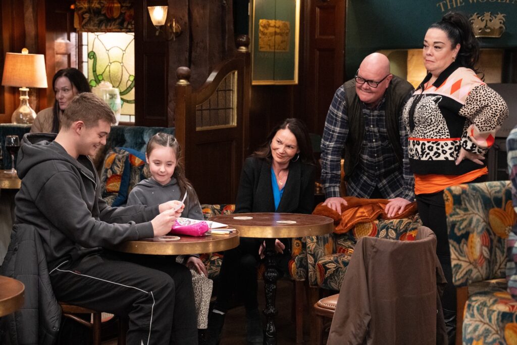 Things are looking up during family time in Emmerdale spoilers (Credit: ITV)