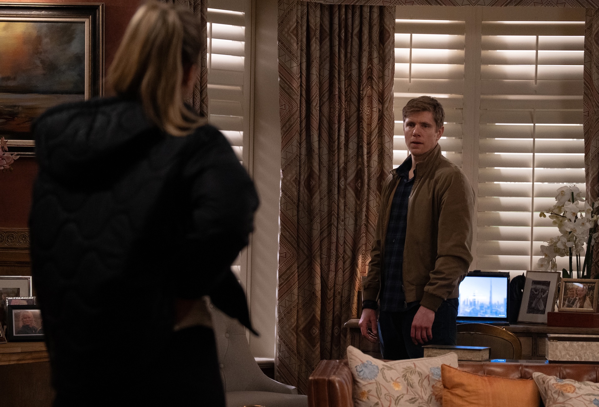 Dawn catches Robert in the act (Credit: ITV)