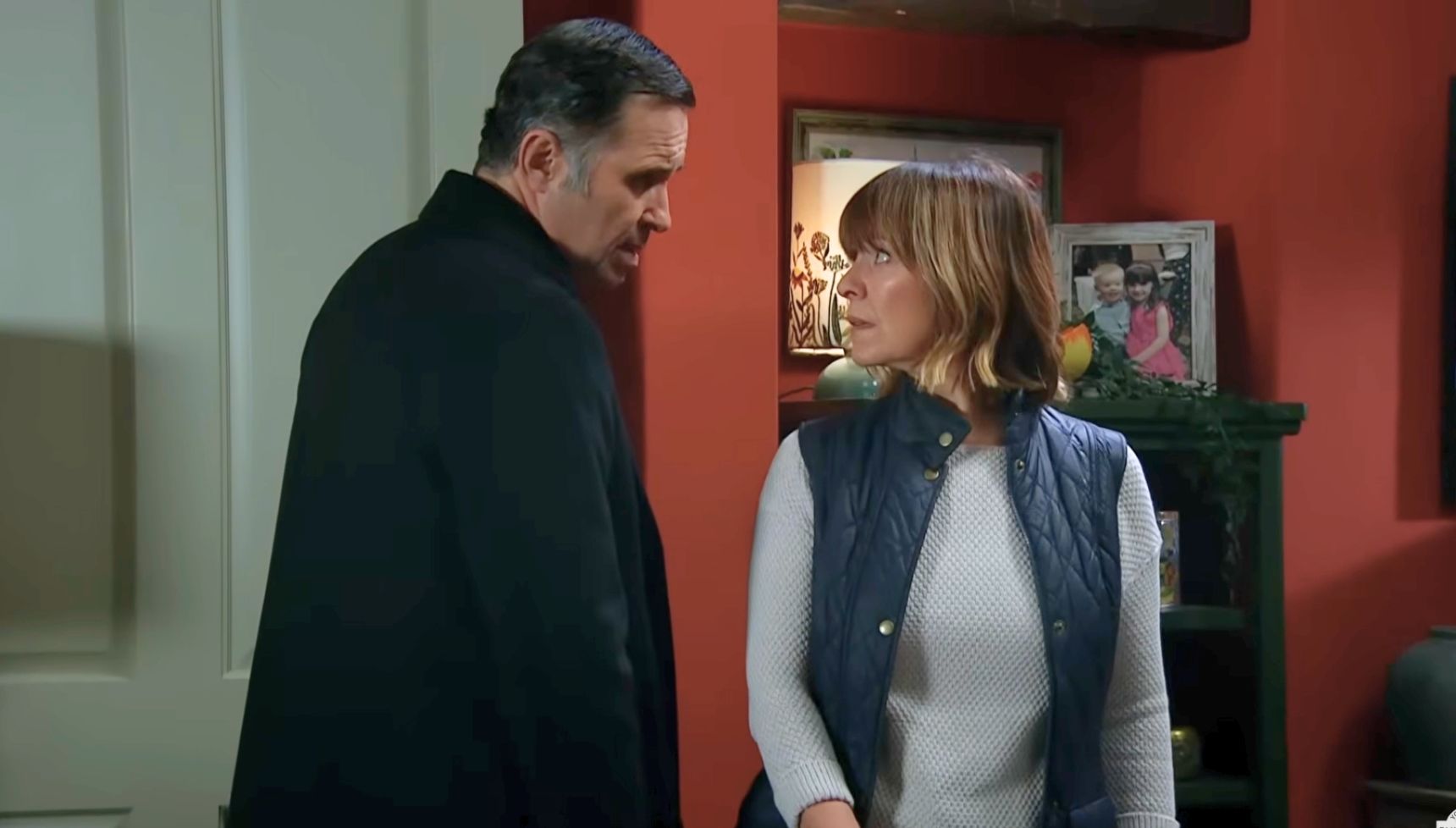 Graham asked Rhona to meet him (Credit: ITV)