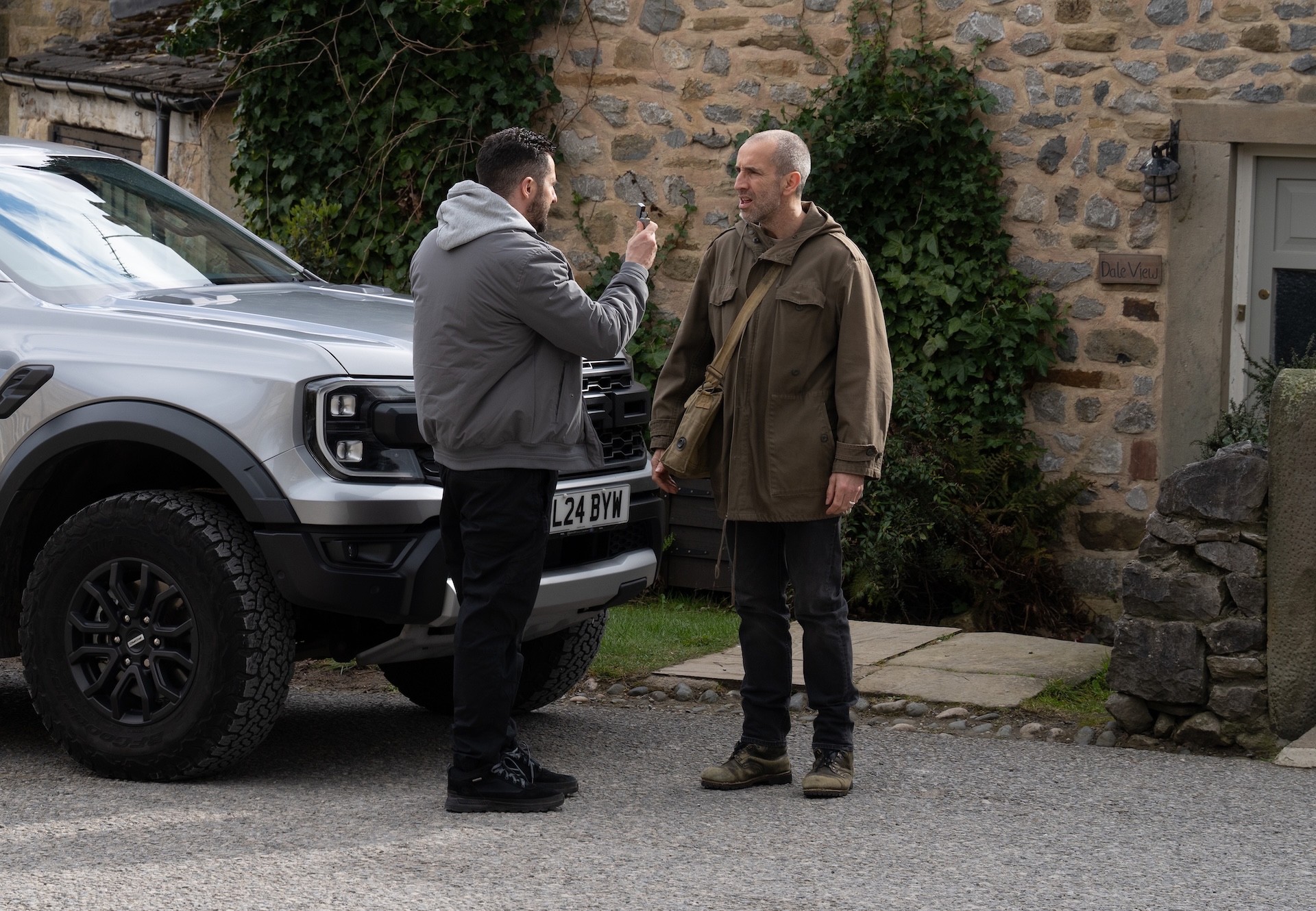 Ross and Sam are up to something (Credit: ITV)
